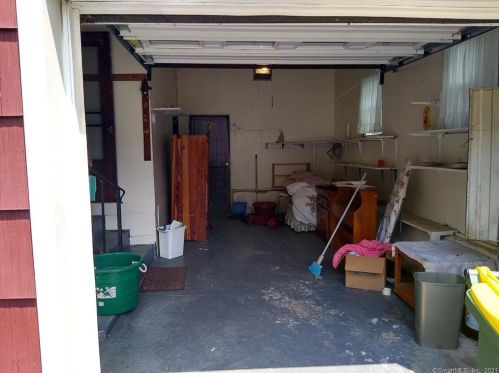 140 Courtland Ave, Waterbury, CT 06705-2414