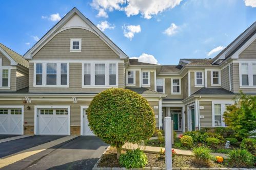 91 Symphony Dr, Lake Grove, NY 11755-1313