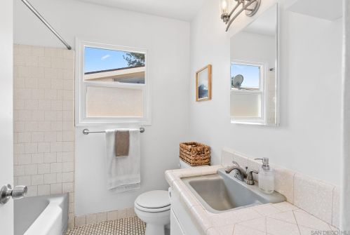 5431 Dundee Ave, San Diego CA  92120-1834 exterior