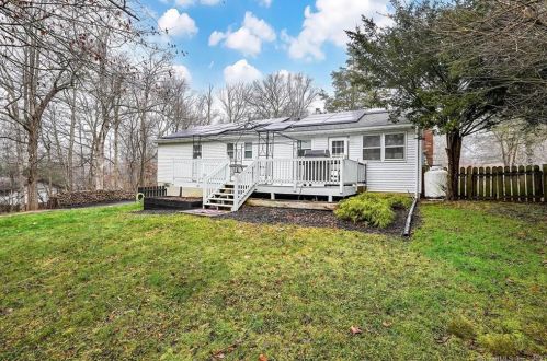 37 Victoria Dr, Colchester CT  06415-2319 exterior