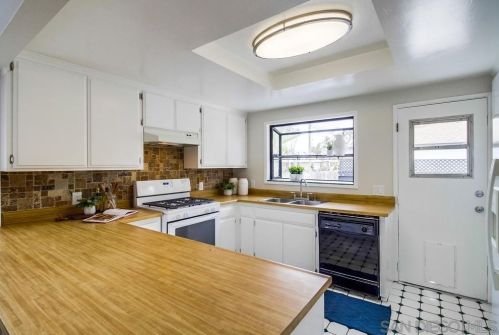 2070 Cable St, San Diego CA 92107-3313 exterior