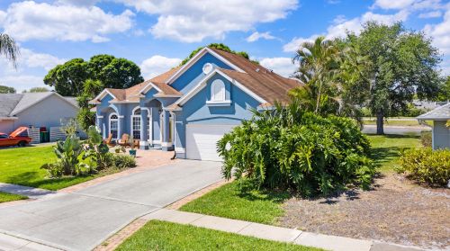 318 Lake Victoria Cir, Melbourne, FL 32940-1870