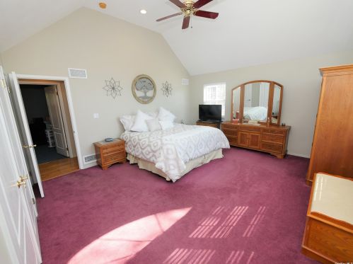 5 Minto Ct, South Setauket NY  11720-2884 exterior