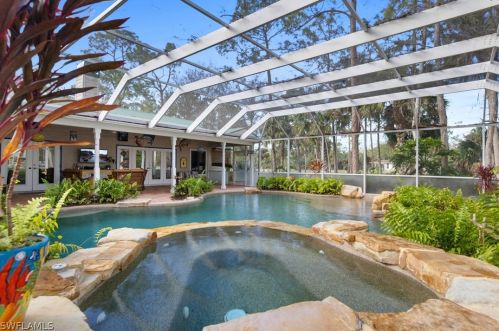 561 20th Ave, Naples FL  34120-3372 exterior