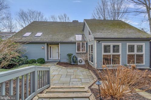 1 Deer Pond Ln, Chadds Ford, PA 19317-9392