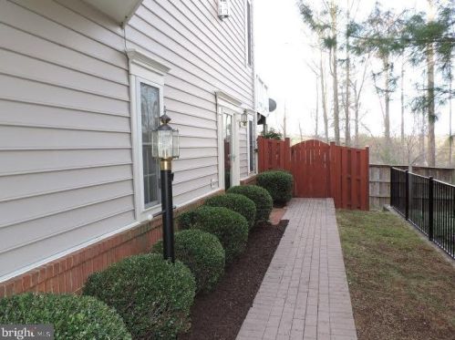 9622 Masey Mcquire Ct, Lorton VA  22079-2325 exterior