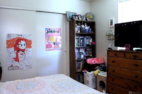 8121 Daly Rd, Cincinnati OH 45231-5702 exterior