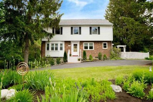 656 St Davids Ln, Schenectady NY  12309-4926 exterior