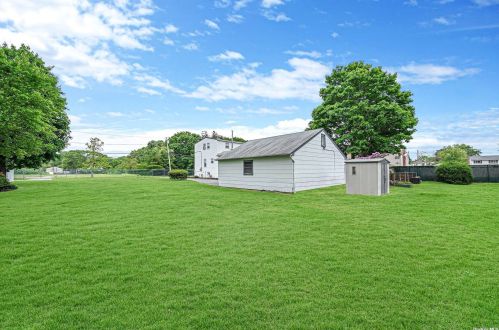 114 Fischer Ave, Islip Terrace NY  11752-2331 exterior