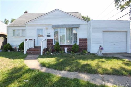 304 Hicksville Rd, Bethpage, NY 11714-3406
