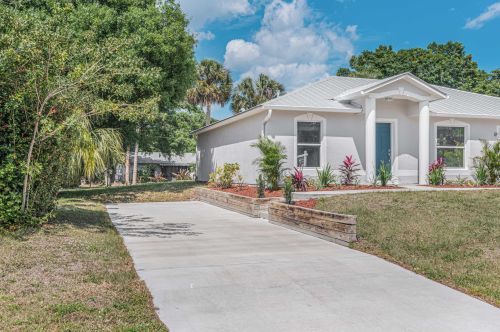 7006 Roberts Rd, Fort Pierce FL  34951-2042 exterior