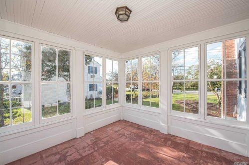 83 Thompson Ave, Babylon NY  11702-3404 exterior