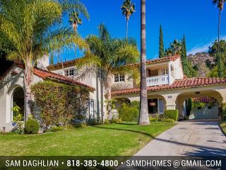 1051 Mountain St, Glendale, CA 91202-1041