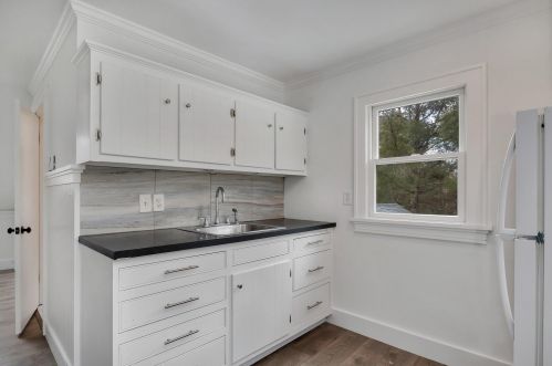 27 Newtown Rd, Sandwich MA  02563-2730 exterior