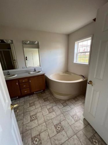 657 Winterthur Way, Easton PA  18040-7444 exterior