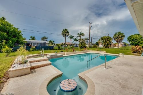 208 43 Ter, Cape Coral FL  33904-8425 exterior