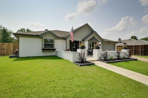 1208 Clubhouse Dr, Midlothian, TX 76063-2638