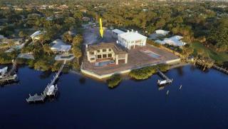 19659 Riverside Dr, Jupiter, FL 33469-2137