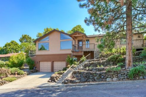 1552 Lilac Cir, Ashland, OR 97520-3400