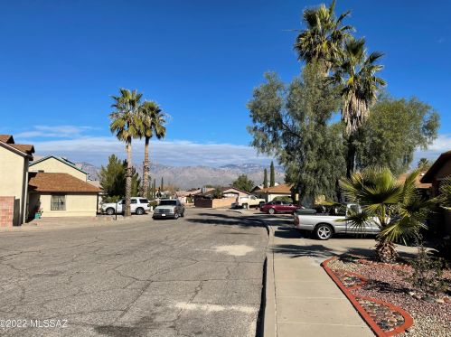 110 Schrader Ln, Tucson, AZ 85748-3448