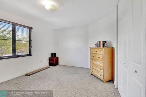 5098 168 Ave, Hollywood FL  33027-4913 exterior