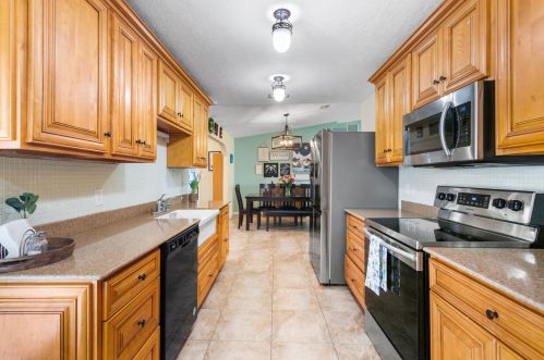 709 Dorchester St, Fort Pierce FL  34983-8762 exterior