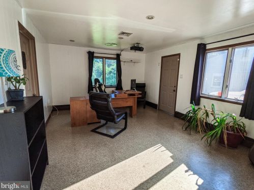 619 Davis Rd, Cheltenham PA  19012-1636 exterior