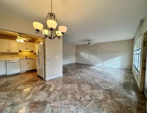 302 Wellington L, West Palm Beach, FL 33417-2594
