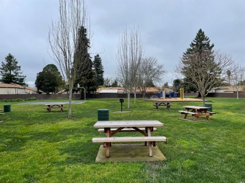 675 Simpson St, Santa Rosa CA  95401-5303 exterior