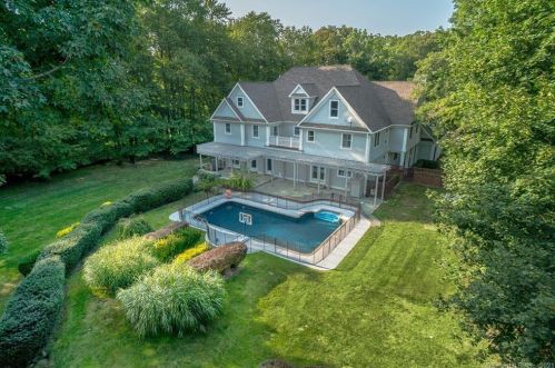 536 Roxbury Rd, Stamford, CT 06902-1131