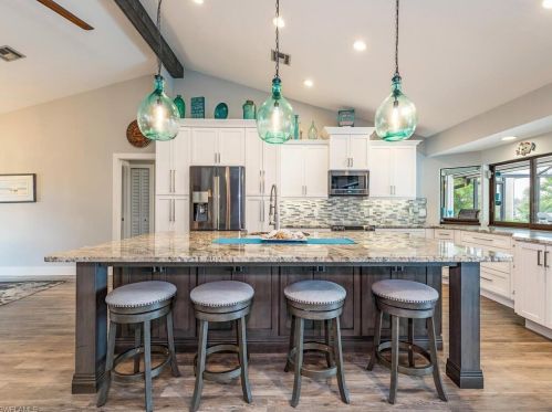 18013 Royal Tree Pkwy, Naples FL  34114-8941 exterior