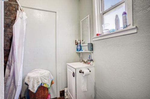 1725 96 Ave, Oakland CA  94603-1909 exterior