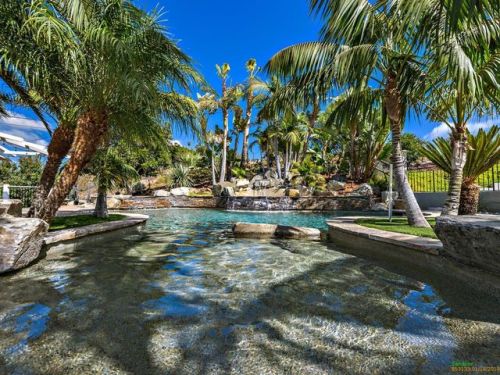 2341 Vista Grande Dr, Vista, CA 92084-2737
