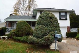 645 Kildare Cres, Seaford, NY 11783-1146