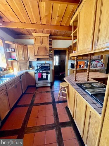 224 Mcclellan Ave, Trenton NJ 08610-6049 exterior