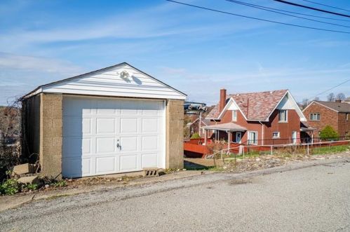 5135 Interboro Ave, Pittsburgh PA 15207-2327 exterior