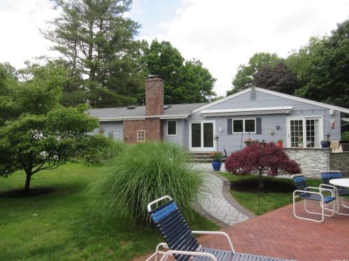 18 Hardwick Dr, Huntington Station NY  11746-4506 exterior