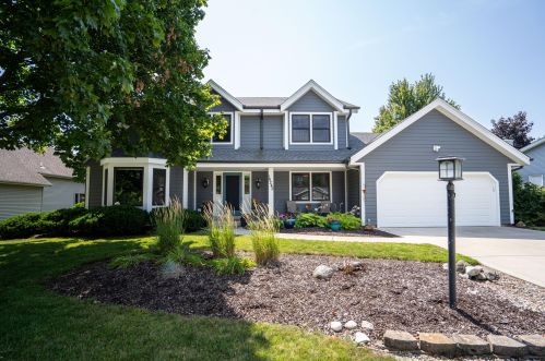 14245 Fieldpointe Dr, Waukesha, WI 53151-1222