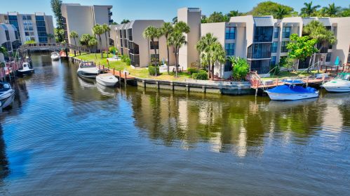 9 Royal Palm Way, Boca Raton FL  33432-7858 exterior