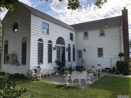 31 Cornell Dr, Great Neck, NY 11020-1101