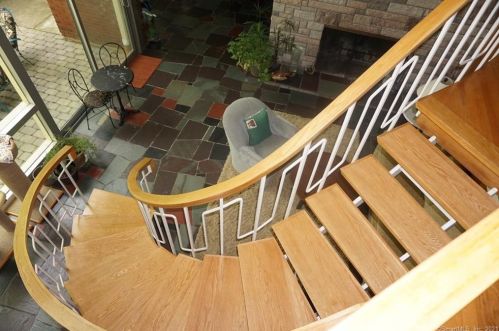 180 Long Hill Rd, Wallingford CT  06492-4934 exterior