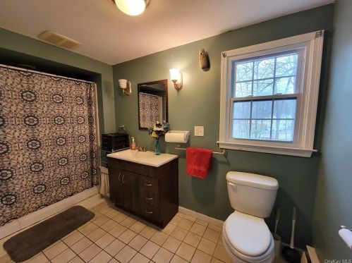 1 Starhaven Ave, Middletown NY  10940-4617 exterior