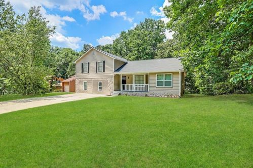 832 Post Road Cir, Stone Mountain GA  30088-2214 exterior