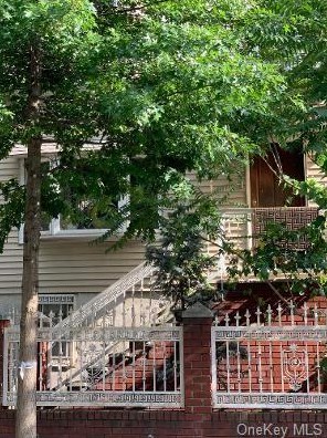 2048 Blackrock Ave, Bronx, NY 10472-6135