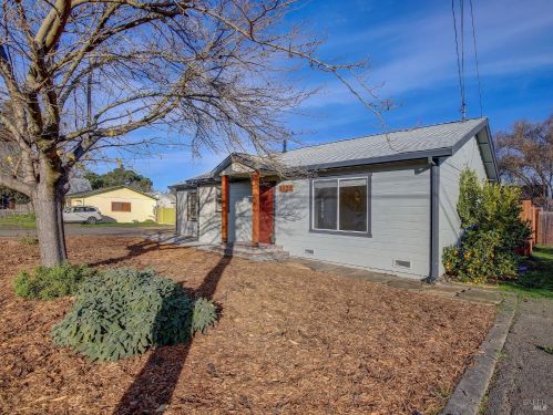 1324 Lance Dr, Santa Rosa, CA 95401-4579