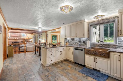 26 Deacon Ln, Hollis NH  03049-6321 exterior