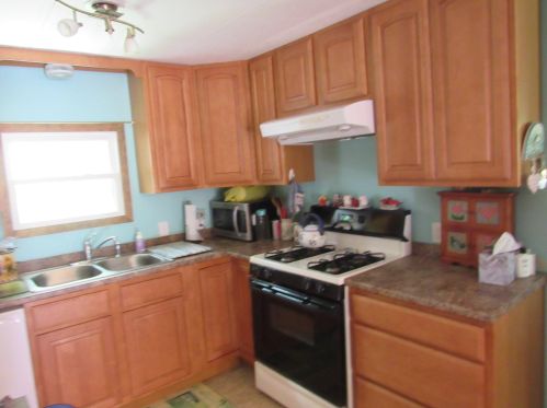 1195 Rush Rd, Henniker, NH 03242-3198
