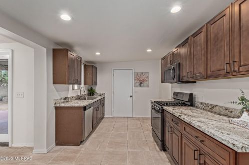 744 Camino Seco, Tucson AZ 85710-2627 exterior