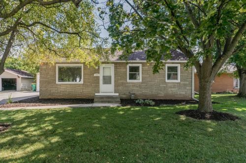 1029 Bellevue St, Green Bay, WI 54302-2301