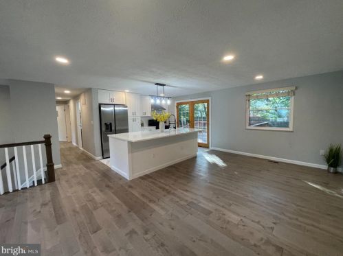 12822 Framingham Ct, Herndon VA  20171-2619 exterior